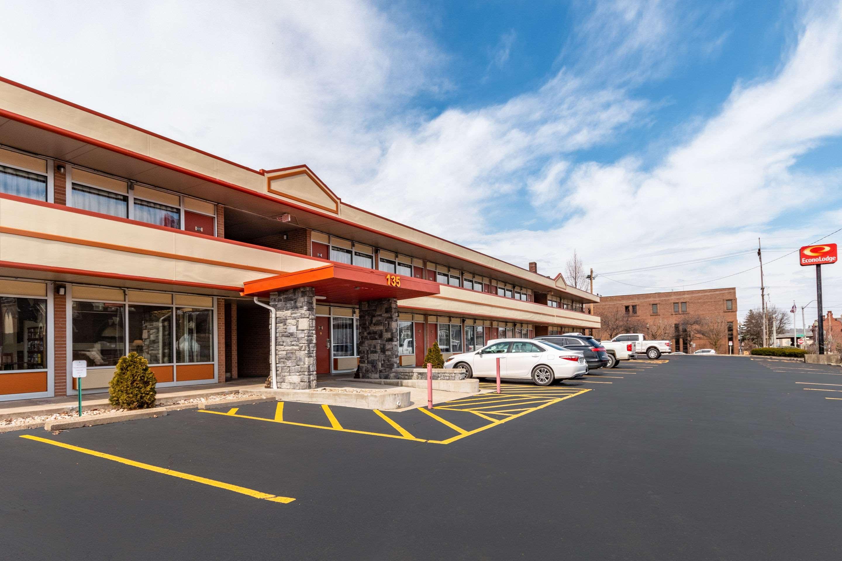 Econo Lodge Zanesville Eksteriør billede